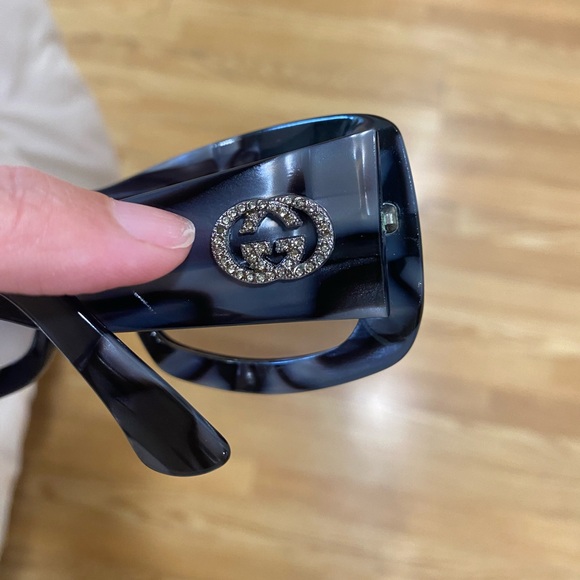 Wavy 🌊GUCCI GG rhinestone Sunglasses with case EUC - Picture 14 of 14